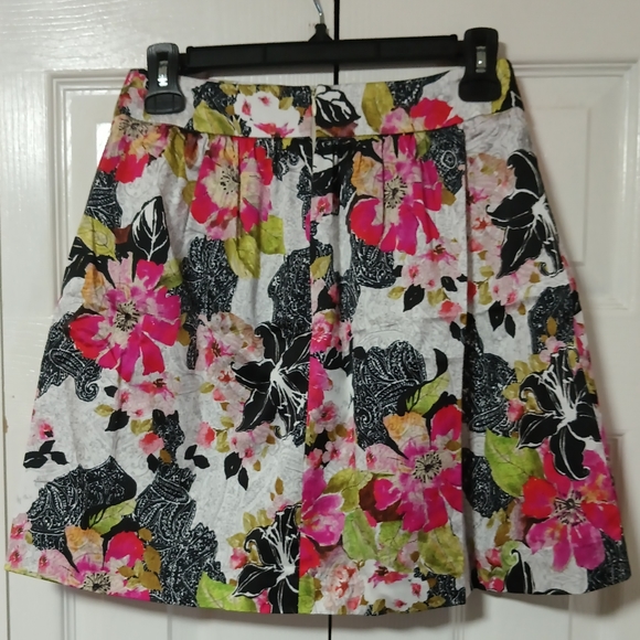 Marciano Guess Floral Mini Skirt - Picture 3 of 7
